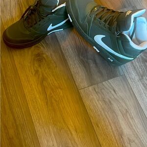 Nike tennis shoe used like new